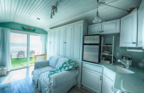 Southern Coast Cottage | Moody Beach Front Studio Cottage WIFI
