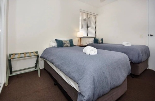 Mooloolaba Resort | Mooloolaba Perfect - beach, wharf, dining ZE2