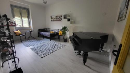 Barriera Vecchia-San Giacomo Apartment | Moon House