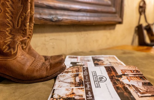 Satin House | Moon River Ranch - Gate House