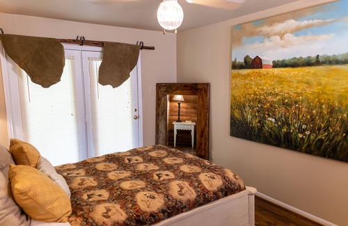 Satin House | Moon River Ranch - Gate House