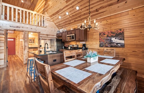 White Oak Lodge Cabin | Moondance Cabin - Enjoy Your Journey to the Smokies!