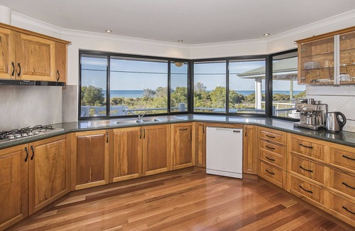 Dunsborough House | Moondance on the Bay - Beachfront | 7 bedrooms, 3 lounges | close to town
