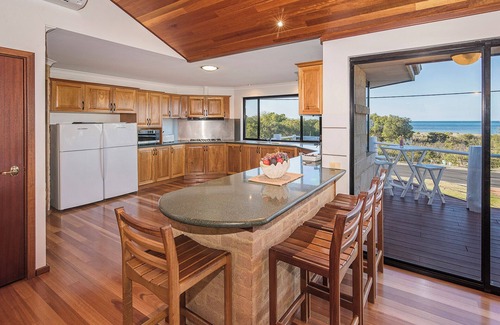 Dunsborough House | Moondance on the Bay - Beachfront | 7 bedrooms, 3 lounges | close to town