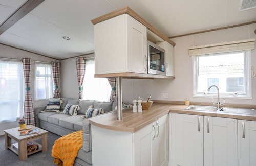 Chwilog Cottage | MOONDUNES - PWLLHELI, pet friendly, with a garden in Chwilog