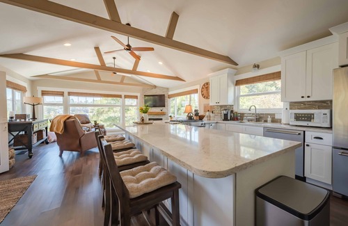 Park Hill House | Moonglow Cottage - Luxe Ranch close to Moonstone Beach