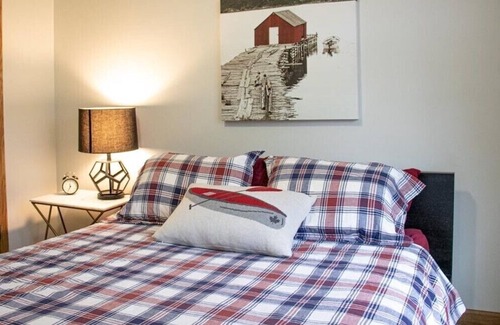 Ryerson Cottage | Moonlight - 3BR Pet-Friendly Cottage w/ Kayaks, BBQ, Firepit, Bocce Ball