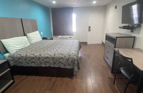 Jersey Village Hotel | Moonlight Inn