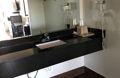 Jersey Village Hotel | Moonlight Inn