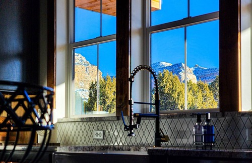 Orderville House | Moonlight Lodge | Private Hot Tub | Zion NP