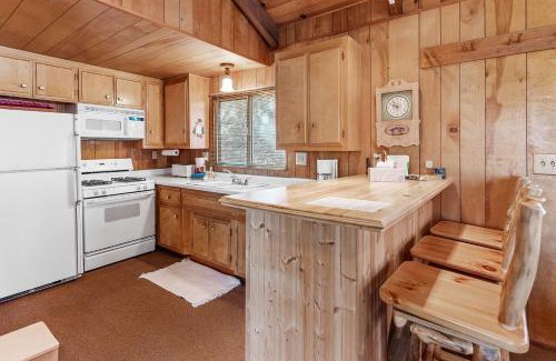 Upper Moonridge House | Moonlight Ridge -Classic Moonridge cabin with lots of old mountain charm!