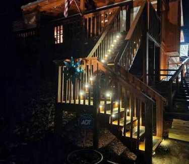 Gatlinburg - Pigeon Forge Ski Chalet | MoonPie Hideaway