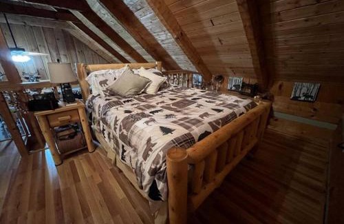 Gatlinburg - Pigeon Forge Ski Chalet | MoonPie Hideaway