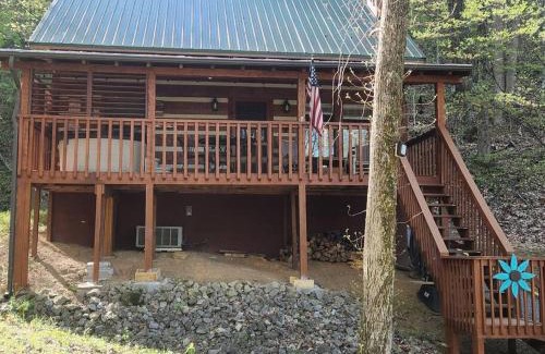 Gatlinburg - Pigeon Forge Ski Chalet | MoonPie Hideaway