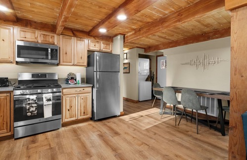 Upper Moonridge Cabin | Moonridge Chalet