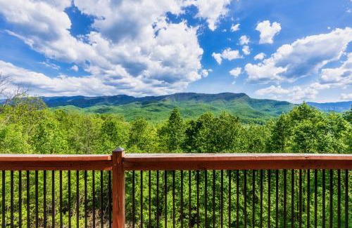 Pittman Center Ski Chalet | Moonshine Mtn - HugeLodge - Views - September Deals - Game Rm - Hot Tub - Fire Pit