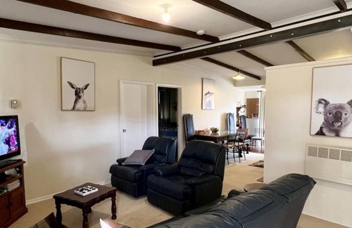 Chetwynd Cottage | Mooree cottage is a perfect weekend retreat . Close to the township of Harrow