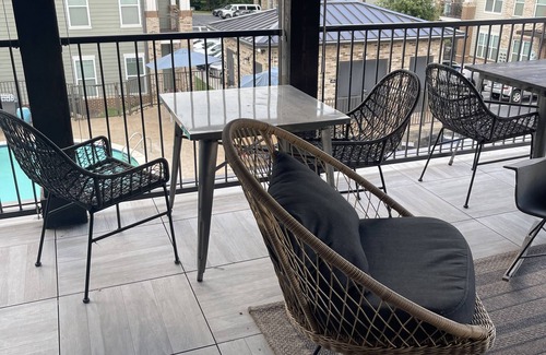 Mount Mourne Apartment | Mooresvill meets Hollywood by the lake