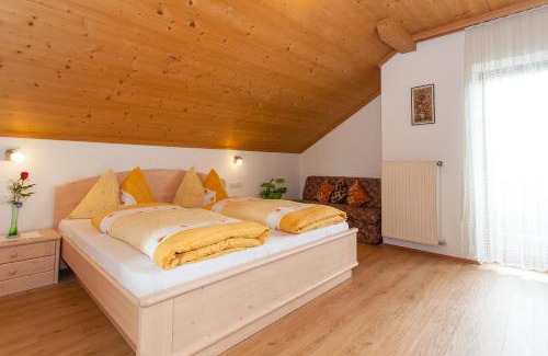 Collalbo Apartment | Moosbachhof - Ferienwohnung Marienkäfer