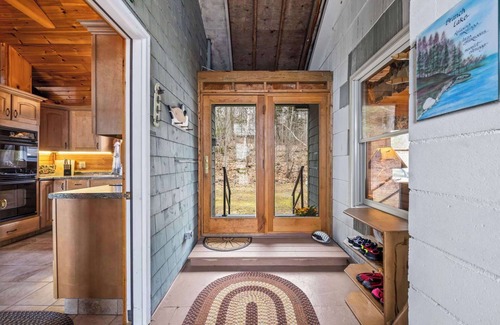 Ellsworth House | Moose Lodge on the Lake