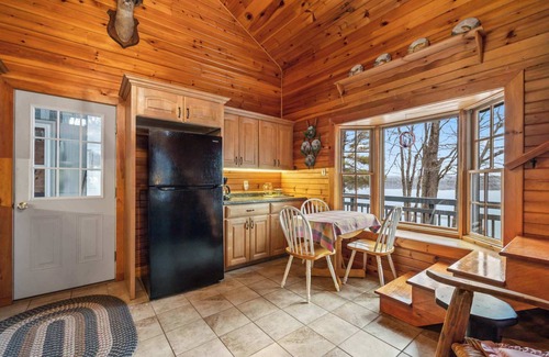 Ellsworth House | Moose Lodge on the Lake