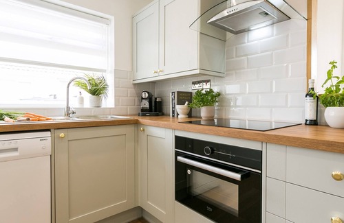 Rhoscolyn Cottage | Mor Annedd Cymyran - sleeps 4 guests in 2 bedrooms