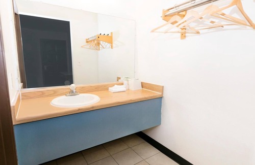Garden Grove Hotel | Morada Inn - Near Garden Grove Park