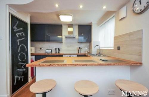 Lewisham Apartment | Morden flat close to DLR station with free parking