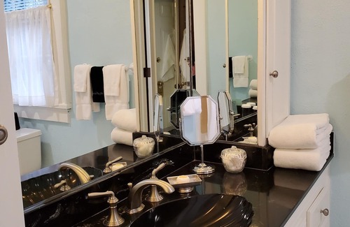 Dilworth Bed & Breakfast | Morehead Inn