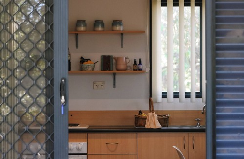 Moresby Ski Chalet | Moresby Rest, cosy cottage in Geraldton. Room for the boat, trailer or van!