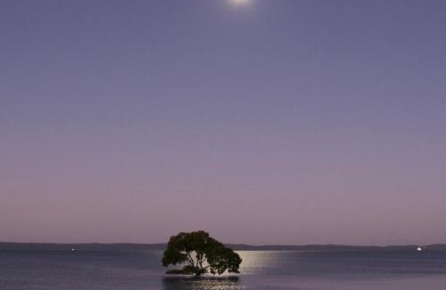Raby Bay Apartment | Moreton Bay Beach Lodge