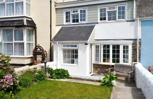 Borth House | Morolwg