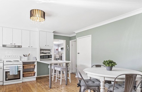 Lemon Tree Passage House | Morton Cottage at Lemon Tree - Pet Friendly - Walk to Water