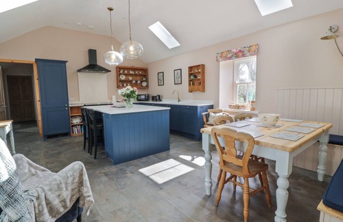 Thornhill Cottage | MORTON MAINS STEADING COTTAGE, pet friendly in Thornhill