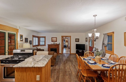 Jasper Cabin | Morwood House - Hot Tub and Large Game Room on 15+ Private Acres