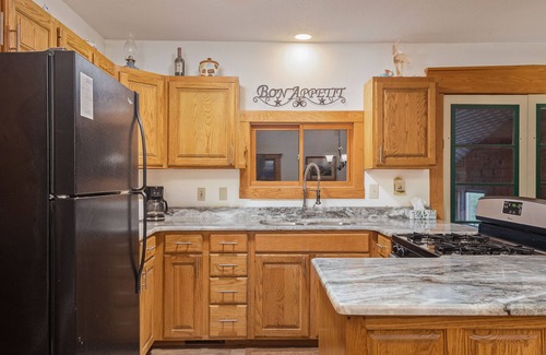 Jasper Cabin | Morwood House - Hot Tub and Large Game Room on 15+ Private Acres