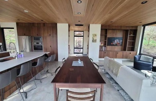 Mosier House | Mosier Creek Vista