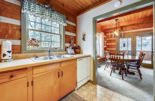 Gatlinburg - Pigeon Forge Cabin | Mossie Oak Cabin 2 Bedroom Cabin by RedAwning
