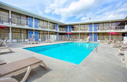 Baton Rouge Hotel | Motel 6 Baton Rouge Southeast