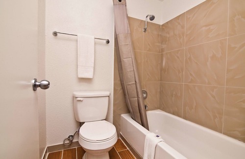 West Hills Hotel | Motel 6 Bremerton, WA