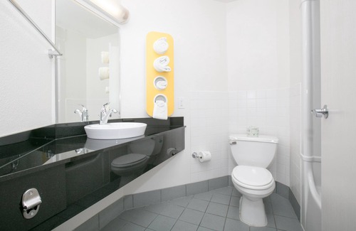 Brooklyn Center Hotel | Motel 6 Brooklyn Center, MN - Minneapolis
