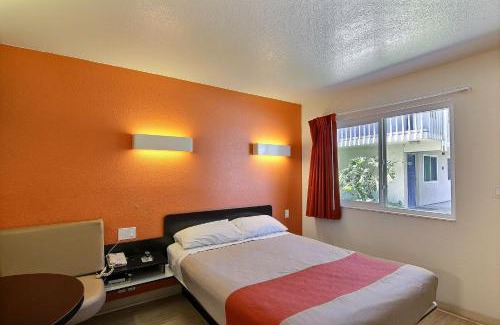 Carpinteria Hotel | Motel 6-Carpinteria, CA - Santa Barbara - South