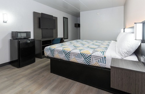 Sharonville Hotel | Motel 6 Cincinnati, OH