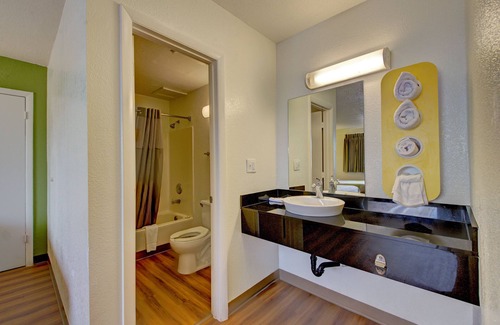Cocoa Beach Hotel | Motel 6 Cocoa Beach, FL