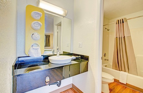 Cocoa Beach Hotel | Motel 6 Cocoa Beach, FL