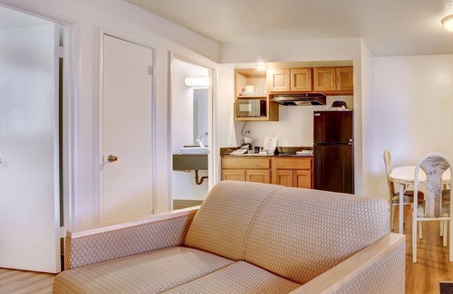 Coos Bay Hotel | Motel 6 Coos Bay, OR