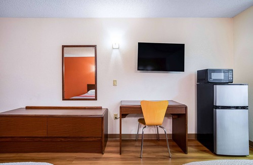 Covington Hotel | Motel 6 Covington, TN