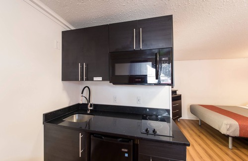 East Kootenay Hotel | Motel 6 Cranbrook, BC