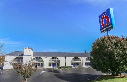 Dickson Hotel | Motel 6-Dickson, TN