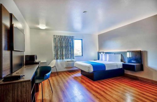 Duluth Hotel | Motel 6-Duluth, MN